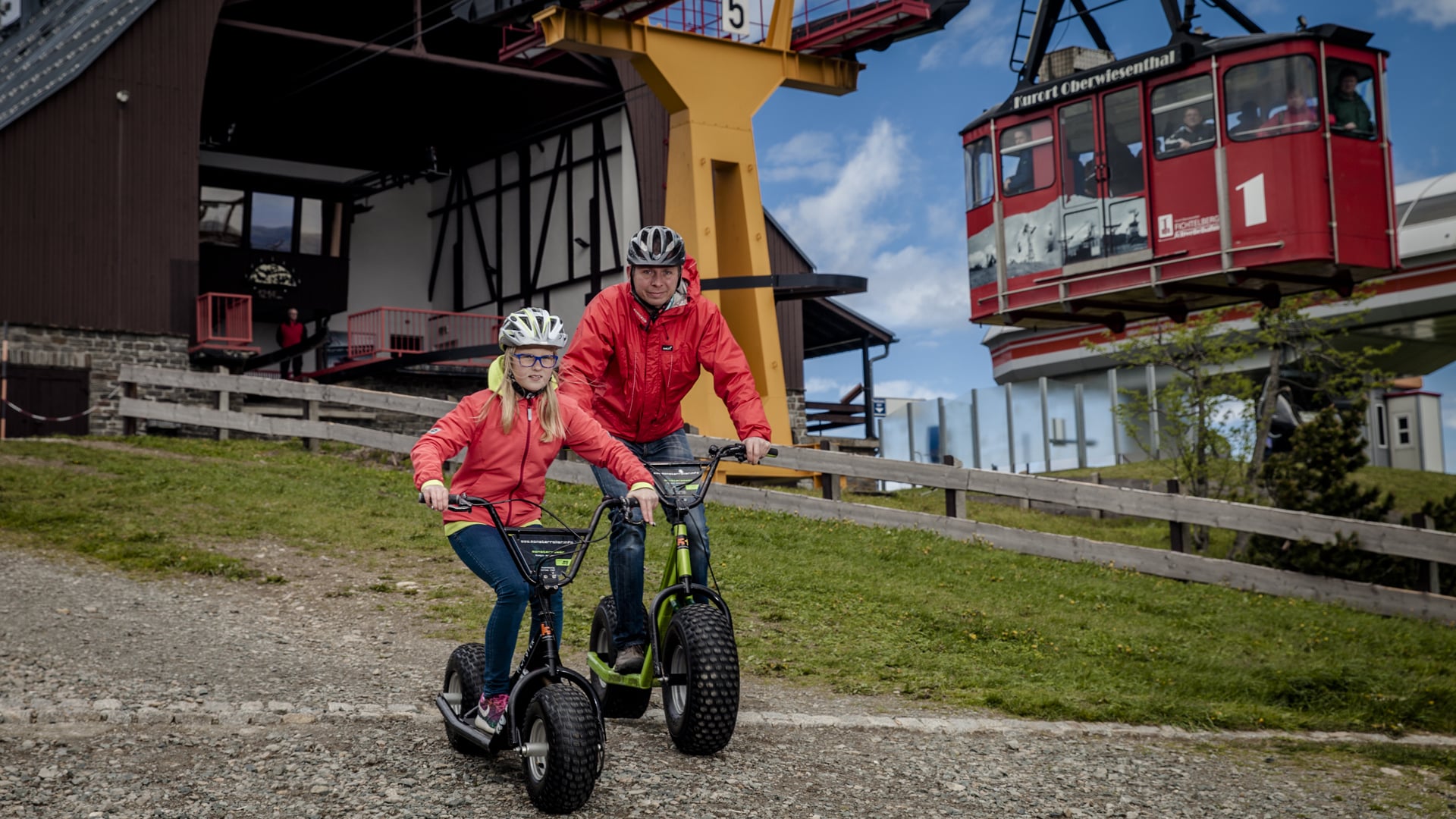 Monsterroller fahren mit der Familie